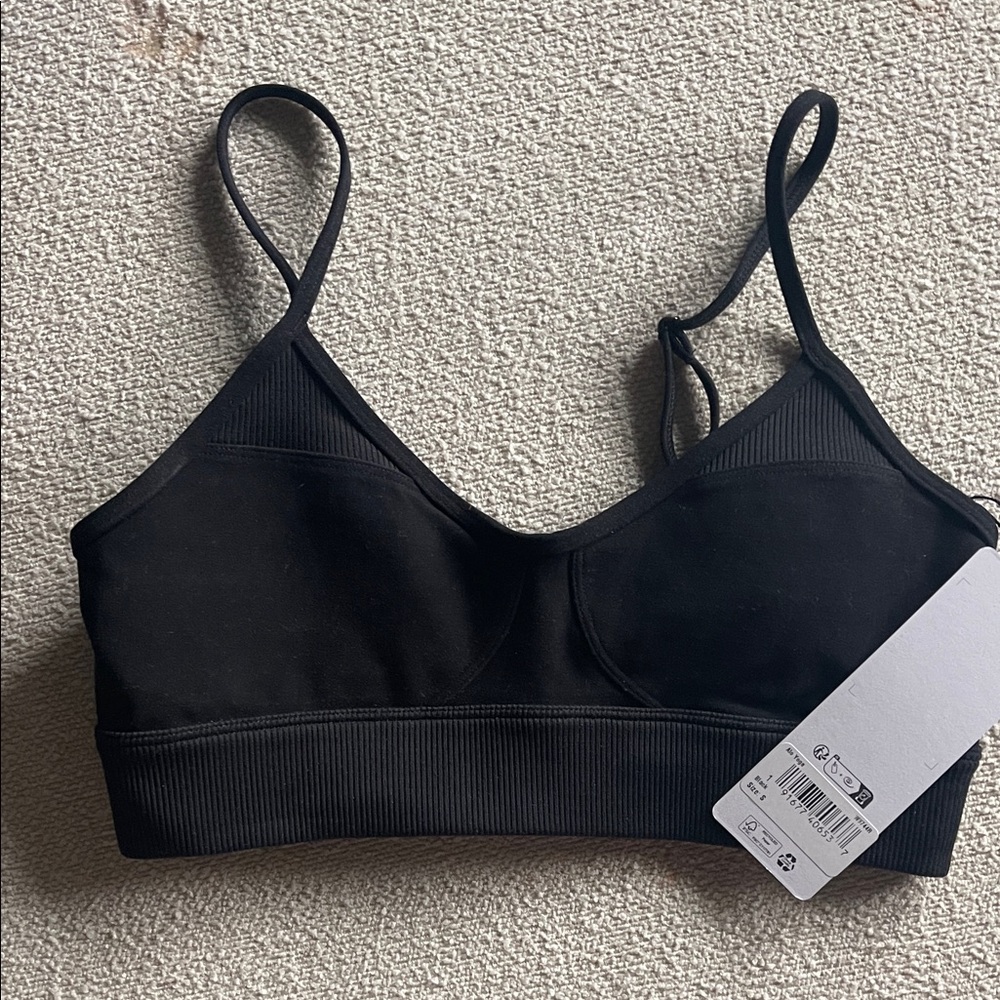 NWT Alo Head Start soft sports bra, Sz small